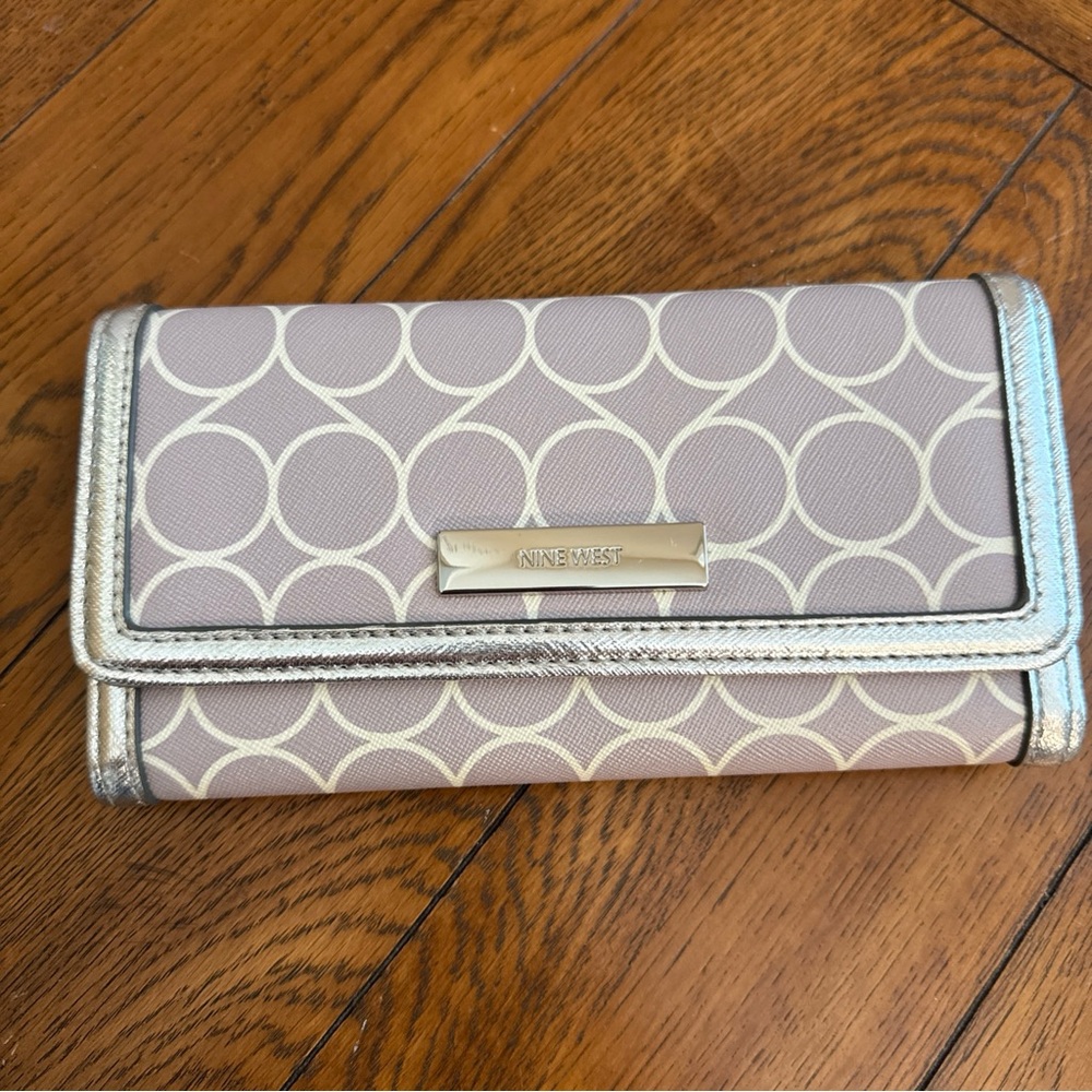 Nine West Wallet Geometric Lavender Silver
